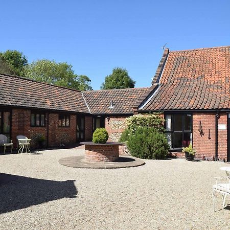 At The Farmhouse Hunters Hall Hotel Dereham Exterior photo